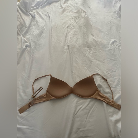 Skims wireless form push-up plunge bra - Picture 4 of 9